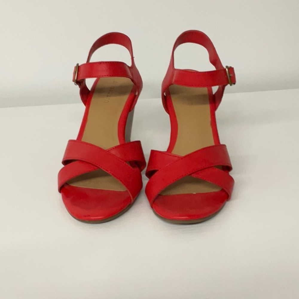 Dressbarn Micro Coral Wedge Sandals Size 7.5